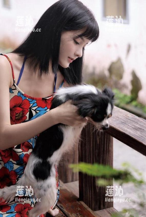 探索Tiny Asa的办公室：每一幅写真都是免费分享的美图艺术盛宴！